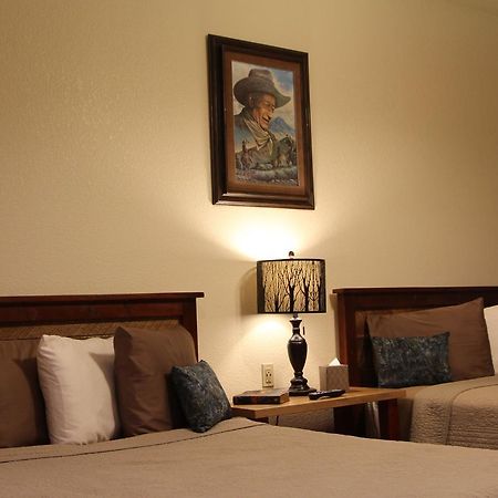Two Hats Ranch Bed & Breakfast Биг Рапидс Екстериор снимка