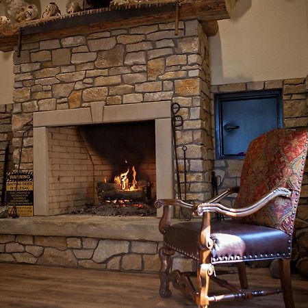 Two Hats Ranch Bed & Breakfast Биг Рапидс Екстериор снимка